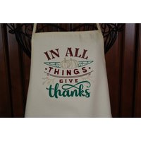 Handgemachte Beige Thanksgiving Voll Schürze Mit Passendem Handtuch, Herbstdruck, in All Things Give Thanks von LeapofFaithCraftVin