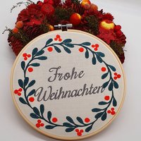 stickrahmen Weihnachten Türkranz Wanddekoration/ Personalisiert, Wanddeko Bestickt Mit Namen, Willkommensgeschenk stickrahmen Weihnachten Türkranz Wanddekoration/ Personalisiert, Wanddeko Bestickt Mit Namen, Willkommensgeschenk von LeatisBaby