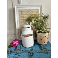 Alte Antike Milchkanne Emailliekanne Weiss Vintage Shabby Alte Antike Milchkanne Emailliekanne Weiss Vintage Shabby von Lebenundgeniessen