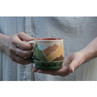 Handgefertigte Terrakotta-Tasse Berg-Sgraffito, 400 Ml von LebidCeramics