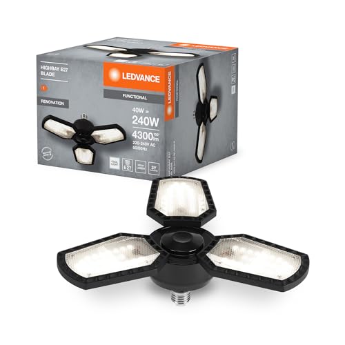 LEDVANCE Highbay Blade Deckenlampe in Schwarz, mit verstellbaren Lichtflügeln, bietet 40W bzw. 4300 lm in 840 neutralweiß mit 4000K. E27 Schraubgewinde, frosted. 337.50 mm. von LEDVANCE