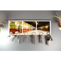Magnet Schlüsselbrett Magnetpok "Triptychon Am Bahnsteig" 10x30cm, 6 Magnete - Schlüsselboard Ohne Haken Magnetboard Mit Bild Magnet Schlüsselbrett Magnetpok "Triptychon Am Bahnsteig" 10x30cm, 6 Magnete - Schlüsselboard Ohne Haken Magnetboard Mit Bild von LeefvonRoenn