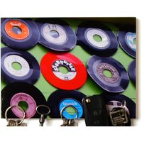 Schlüsselbrett „Platten"/Geschenkidee Als Geburtstagsgeschenk, Einzugsgeschenk Oder Zu Weihnachten Personalisierte Geschenke Schlüsselbrett „Platten"/Geschenkidee Als Geburtstagsgeschenk, Einzugsgeschenk Oder Zu Weihnachten Personalisierte Geschenke von LeefvonRoenn