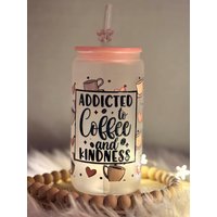 Doppelseitiges Motiv | Trinkglas Mit Deckel Und Strohhalm 16Oz 500 Ml Coffee & Kindness Glasbecher, Geschenk Geburtstag von LeeraCrafts