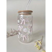 Doppelseitiges Motiv | Trinkglas Mit Deckel Und Strohhalm Klar, Milchglas 16Oz 500Ml Schleifen Glasbecher, Geschenk Geburtstag Doppelseitiges Motiv | Trinkglas Mit Deckel Und Strohhalm Klar, Milchglas 16Oz 500Ml Schleifen Glasbecher, Geschenk Geburtstag von LeeraCrafts