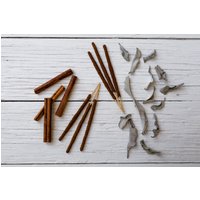 Zimt Salbei - Ganz Natürliche Handgerollte Räucherstäbchen Beutel Mit 6 Oder 12 Stück Boho Vegan Hippie Bio Kräuterdüfte von LeftoverHippies