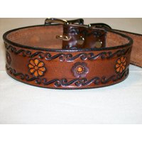 Hundehalsband Aus Leder Mit Verzierungen Und Blumen Design Hundehalsband Aus Leder Mit Verzierungen Und Blumen Design von LegacyLeathercraft