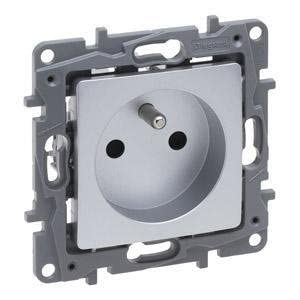Niloe Selection Steckdose 2p+mit 16A 250V (mit Blende, Automatikklemmen) Aluminium 762125 legrand 3414971963528 von Legrand