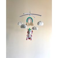 Handgemachtes Einhorn Mit Regenbogen Baby Mobile, Babyzimmer, Gehäkelt, Regenbogen, Baby Mobile von LehaCraft