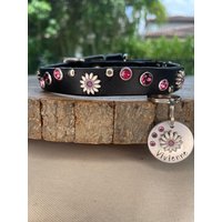 Daisy Jeweled Leder Hundehalsband Mit Lila Daisy, Pink Und Amethyst Swarovski Crystals Premium Tag Für Extra Kleine Hunde von Leicustomcollars