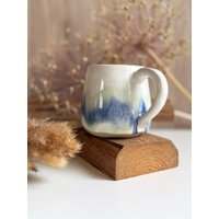 Handgemachte Keramik - Getöpferte Weiße Xl-Tasse Mit Blau Grünem Muster 475 Ml | Große Jumbo Teetasse Weiß Grüne Kaffeetasse von LeilaCeramicsAndArts
