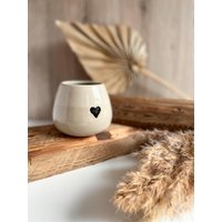 Handgemachte Keramik - Getöpferter Beiger Becher Mit Herz Symbol | B-Ware Tasse Kaffeebecher Schwarzes Beige von LeilaCeramicsAndArts
