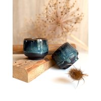 Handgemachte Keramik - Getöpferter Blauer Becher | Handgetöpferter Schwarzer Kaffeebecher 250Ml Schwarz Blaue Tasse Groß Handgemachte Keramik - Getöpferter Blauer Becher | Handgetöpferter Schwarzer Kaffeebecher 250Ml Schwarz Blaue Tasse Groß von LeilaCeramicsAndArts