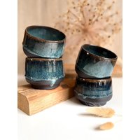 Handgemachte Keramik - Getöpferter Blauer Becher | Handgetöpferter Schwarzer Kaffeebecher 300Ml Schwarz Blaue Tasse Groß Handgemachte Keramik - Getöpferter Blauer Becher | Handgetöpferter Schwarzer Kaffeebecher 300Ml Schwarz Blaue Tasse Groß von LeilaCeramicsAndArts