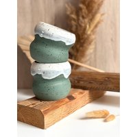 Handgemachte Keramik - Getöpferter Grün Weißer Becher Mit Wellen | Große Tasse Handgetöpfert Kaffeebecher Grün, Weiß, Beige von LeilaCeramicsAndArts