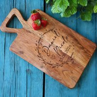 Großes Schneidebrett Personalisiert Aus Akazienholz. Geschenk Küche Servierbrett Frühstücksbrett Holzbrett Individuell Hochzeit Geburtstag Großes Schneidebrett Personalisiert Aus Akazienholz. Geschenk Küche Servierbrett Frühstücksbrett Holzbrett Individuell Hochzeit Geburtstag von LeilaniGeschenke