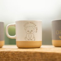 Kinder Keramiktasse Graviert Mit Wunschtext Und Motiv - Perfekt Für Den Morgendlichen Kakao Oder Nachmittagstee Kinder Keramiktasse Graviert Mit Wunschtext Und Motiv - Perfekt Für Den Morgendlichen Kakao Oder Nachmittagstee von LeilaniGeschenke