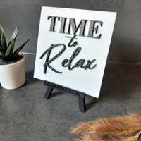 3D Text Mini Schild Mit Lustigen Spruch Time To Relax Wohnzimmer Küche Flur Eingang Wanddeko Tischdeko Freunde Familie Karma Yoga Staffelei von Leinwandfabrik