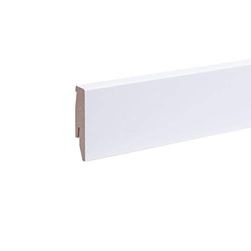 Leiste24 Dekor-Sockelleiste 60mm Weiß I Fußleiste 60 mm Höhe I stabiles MDF mit Dekor in weiß I Länge 2.600 mm I Bodenleiste mit integriertem Kabelkanal + Clipfräsung von Leiste24