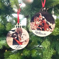 Foto Weihnachtskugel Personalisiert, Familienfoto Weihnachtskugel, Mit Hund, Weihnachtsgeschenk Eltern, Adventskalender Füllung Foto Weihnachtskugel Personalisiert, Familienfoto Weihnachtskugel, Mit Hund, Weihnachtsgeschenk Eltern, Adventskalender Füllung von LenasgeschenkeDE
