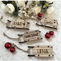 Personalisierter Weihnachtsanhänger, Weihnachtskugel, Schlitten Graviert Mit Name, Weihnachtsdeko Holz, Geschenkanhänger, Geschenk Eltern Personalisierter Weihnachtsanhänger, Weihnachtskugel, Schlitten Graviert Mit Name, Weihnachtsdeko Holz, Geschenkanhänger, Geschenk Eltern von LenasgeschenkeDE