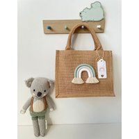 Jute Tasche Mit Makramee Regenbogen Handgemacht // Kinderzimmer Deko & Aufbewahrung von LeniLovesShop