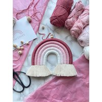 Regenbogen Makramee Größe M, Handgemachte Kinderzimmer Deko/Geschenk Für Bspw. Kindergeburtstag Oder Geburt von LeniLovesShop