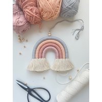Regenbogen Makramee Größe S, Handgemachte & Individuelle Kinderzimmer Deko/Geschenk Geburt Hausbett von LeniLovesShop