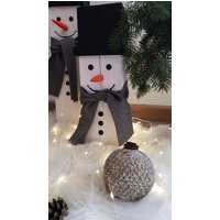 Handgefertigte Schneemann Aus Holz - Ein Einzigartiges Geschenk von LeoKraftStudio