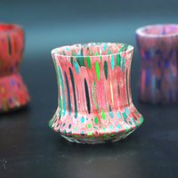 Bundstifte + Epoxid = Kunst Schälchen/Gedrechselt Modern Designt von LeoUnikate