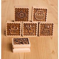 Weihnachtsplätzchenstempel - Weihnachtsplätzchenausstecher Aus Holz Mit Weihnachtsmotiv Weihnachtsplätzchenstempel - Weihnachtsplätzchenausstecher Aus Holz Mit Weihnachtsmotiv von LeonardiWood