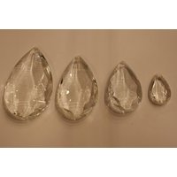 12 Stück Klare Tropfen Kronleuchter Kristalle Prisma Flache Rückseite 28 Mm. Mandorla Goccia Trasparente 12 Stück Klare Tropfen Kronleuchter Kristalle Prisma Flache Rückseite 28 Mm. Mandorla Goccia Trasparente von LeonardoVintage