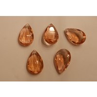 16 Pcs Licht Pfirsich Teardrop Kronleuchter Kristalle Prisma Flache Rückseite Mandorla Goccia Rosalin 16 Pcs Licht Pfirsich Teardrop Kronleuchter Kristalle Prisma Flache Rückseite Mandorla Goccia Rosalin von LeonardoVintage