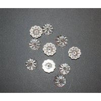 20 Stück Typ Swarovski Artikel 8071 Kristall Erhöhte Blume 15 Mm. Lochperlen 2Mm von LeonardoVintage
