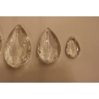 6 Stück Klare Tropfen Kronleuchter Kristalle Prisma Flache Rückseite 50 Mm. Mandorla Goccia Trasparente von LeonardoVintage