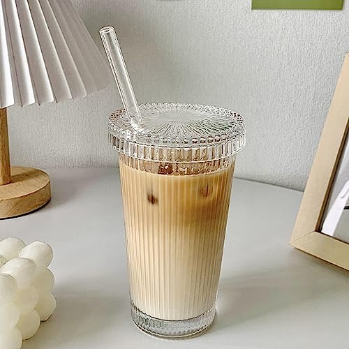 Kaffee Gläser 375 ml Glas mit Deckel und Strohhalm Vertikal Gestreifte Gläser Bubble Tea Becher Eiskaffee Gläser Transparent Gerippte Gläser für Kaffee Milch Saft Bubble Tee (B) von Lergas