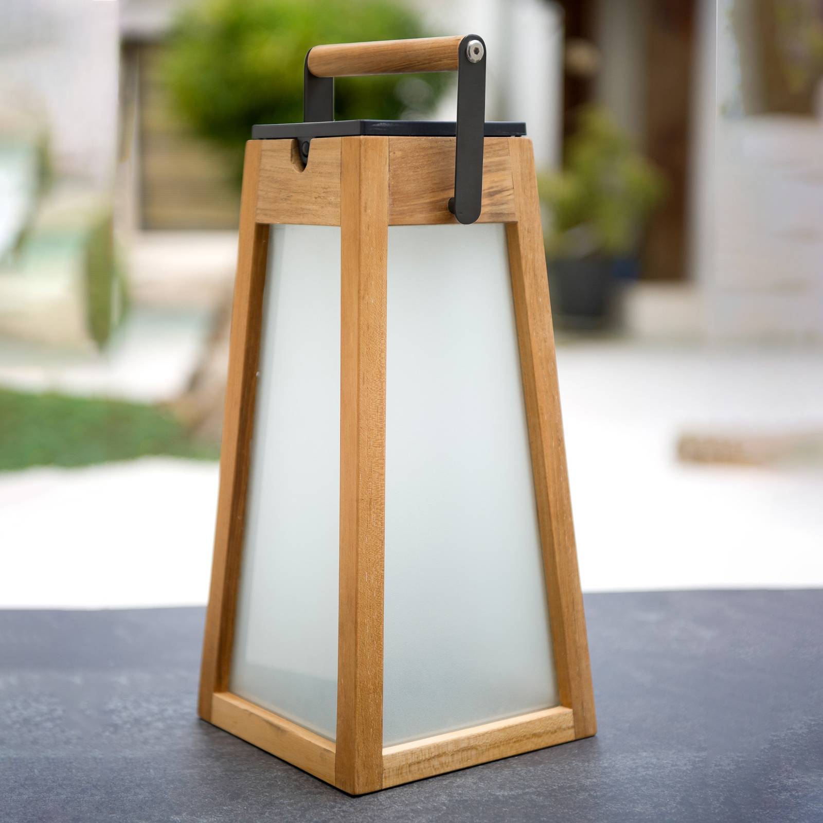 LED-Solarlaterne Tecka, Teakholz natur, 39 cm von Les Jardins