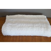 Handgefertigte Babydecke, Babygeschenk, Duschgeschenk, Taufe, Unisex, Weiße Decke C037 von LesCreationsManon