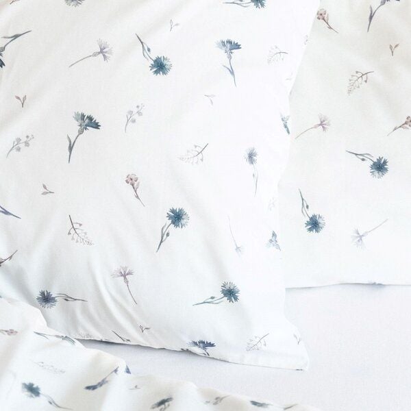 Lesen - Design-Bettwäsche Nachhaltiges Bettwäsche-Set aus 100% Popeline - Wildheidelbeeren von Lesen - Design-Bettwäsche