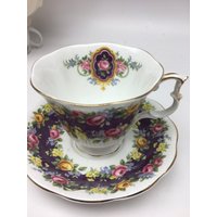 Royal Albert Girlande Serie "Radiance Pattern" Teetasse Mit Untertasse von LeslievilleFinds