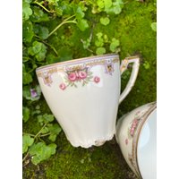 Set Mit 2 Kaffeetassen Und Deren Untertasse von Lesroseschoux