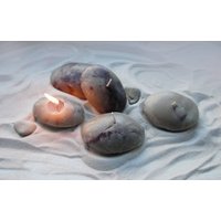 Handgeformte Strandsteinkerze Einzeln Aus Wachs, Kieselsteinkerze, Felsenkerze, Strandhochzeitsbevorzugung von LessCandles