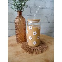 Gänseblümchen Glasdose | Eiskaffeeglas Mit Bambusdeckel Blumen Eistee Glas Bierglasdose Glasbecher Frühling Sommer Tasse von LetsGetBohoCreations