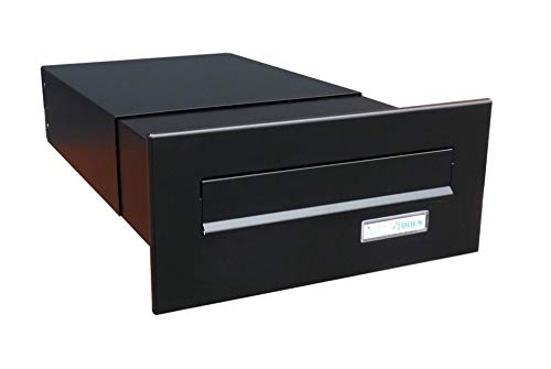 B-042 Schwarz (RAL 9005) Mauerdurchwurf Briefkasten mit Namensschild (Tiefe: 39-62 cm) - LETTERBOX24.de von Letterbox24