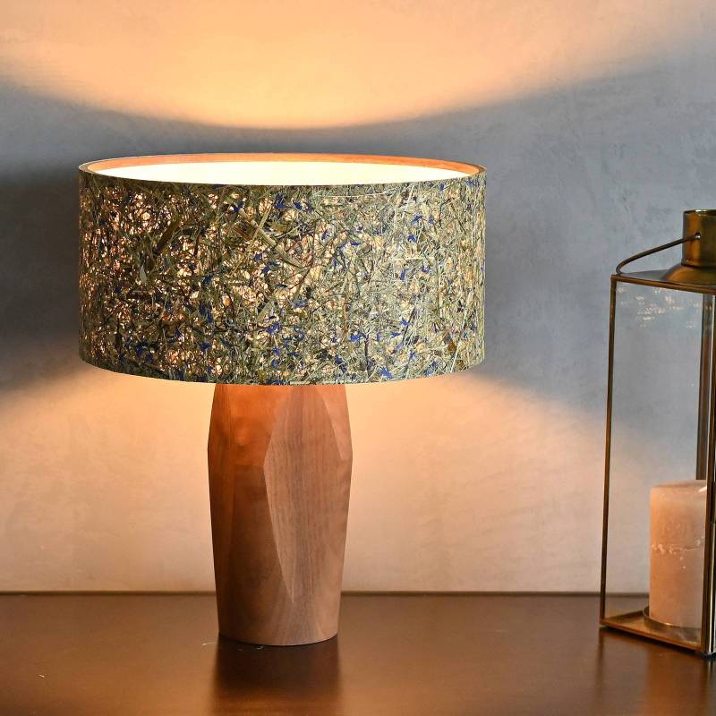 LeuchtNatur Pura LED-Tischlampe Nussbaum/Kornblume von LeuchtNatur