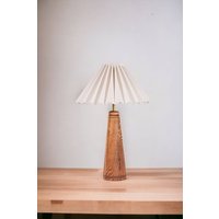 Handgefertigter Plissee Lampenschirm Aus Holz Asiatisch Inspiriertes Wohndekor von Levaillantwood