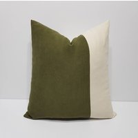 Khaki Grüne Kissenhülle, Kissenbezug Grün Und Creme, Große Color Block Kissenbezug, Designer Bettkissen, Grünes Couchkissen von LevilDesigns