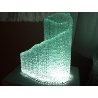 Glas-Licht Skulptur "Vaw" von LeylaCSurreal
