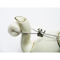 Tropfenfänger - Kleiner Hund Silberfarbenes Gummi, Weißer Auffänger Tropfenfänger - Kleiner Hund Silberfarbenes Gummi, Weißer Auffänger von LiAnnKunterbunt