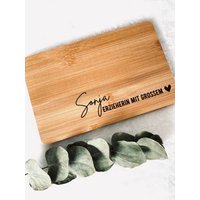 Personalisiertes Holzbrettchen Für Erzieherin Oma Opa Schneidebrett Vesperbrett Frühstücksbrett Personalisiertes Holzbrettchen Für Erzieherin Oma Opa Schneidebrett Vesperbrett Frühstücksbrett von LiHiDekoShop